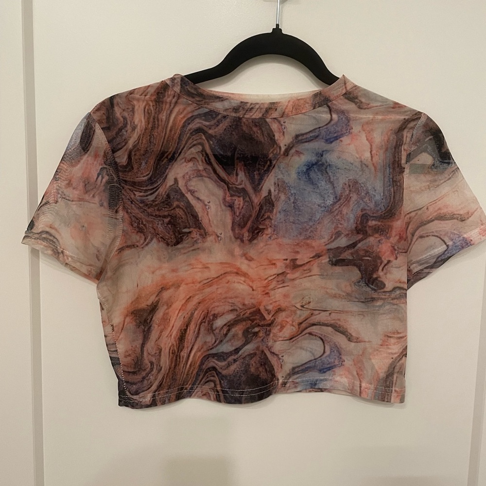 Woman’s short sleeve sheet top